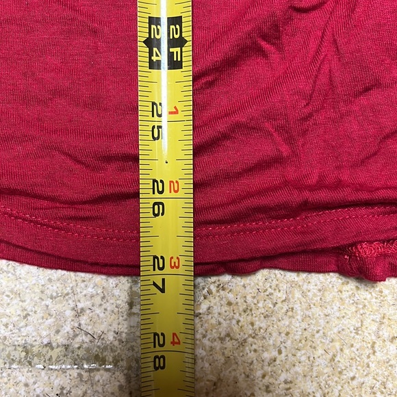 Red asymmetrical shirt - Picture 12 of 12